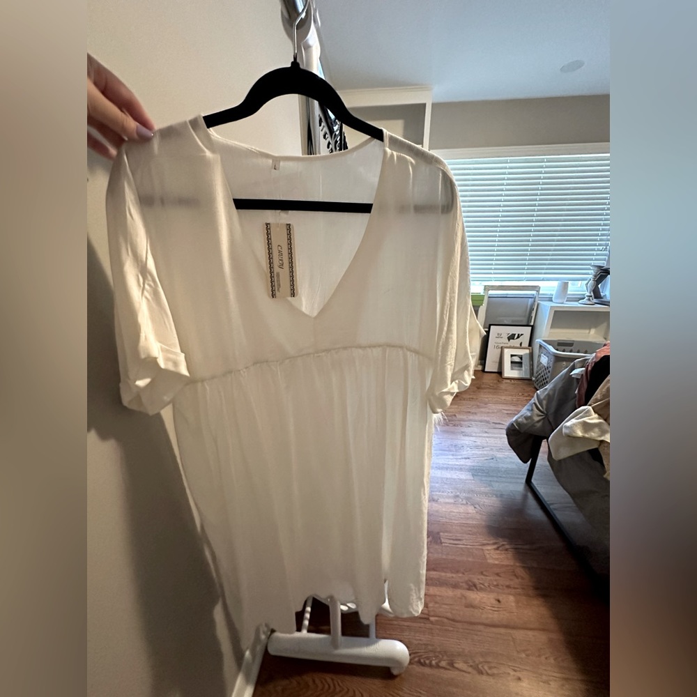Flowy White dress - Engagement Photo Idea!